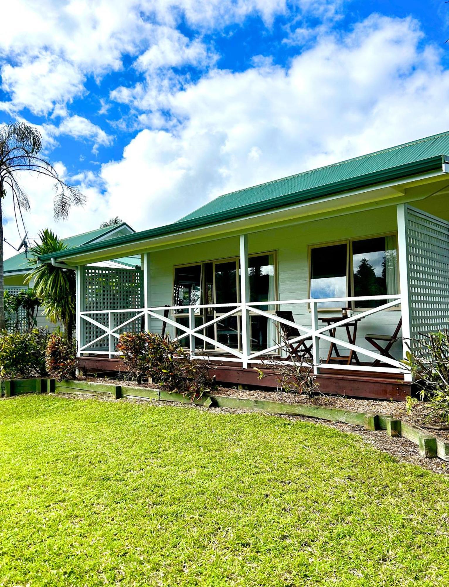 Poinciana Cottages Burnt Pine Exteriér fotografie