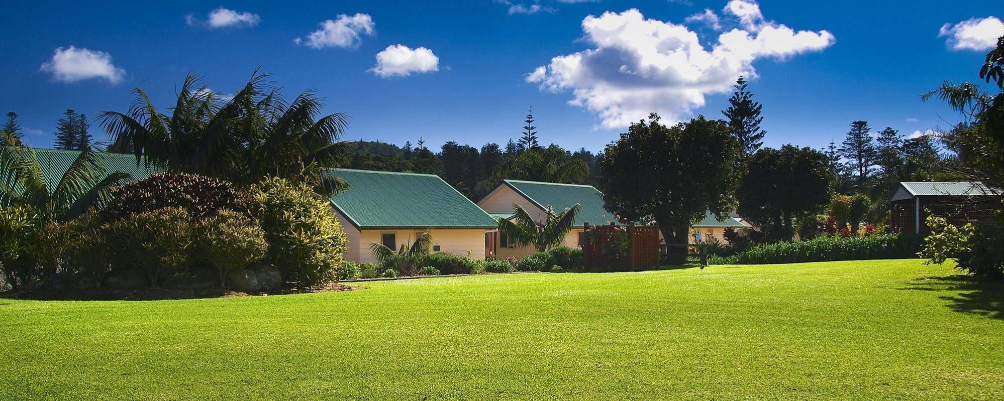 Poinciana Cottages Burnt Pine Exteriér fotografie
