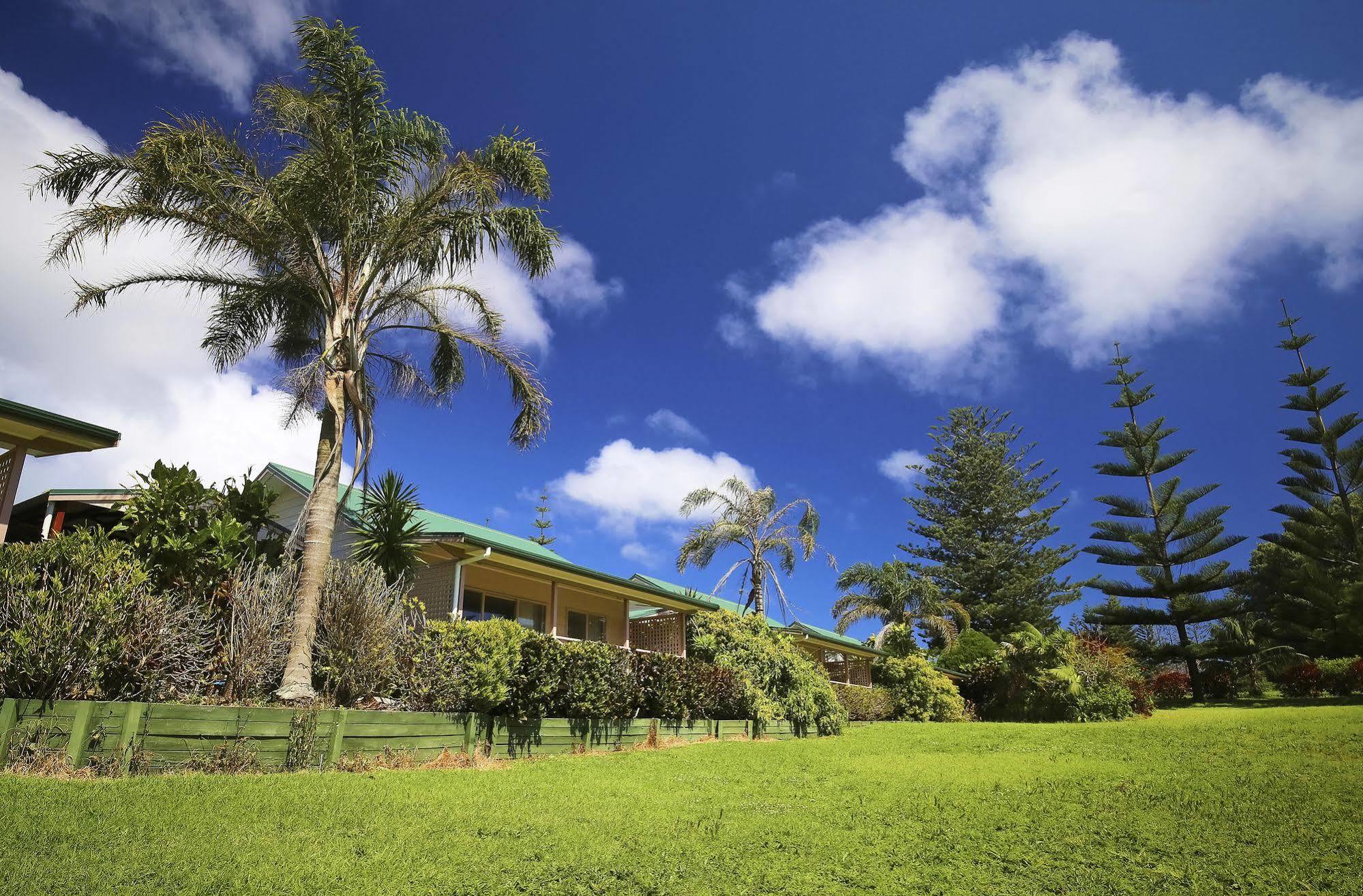 Poinciana Cottages Burnt Pine Exteriér fotografie